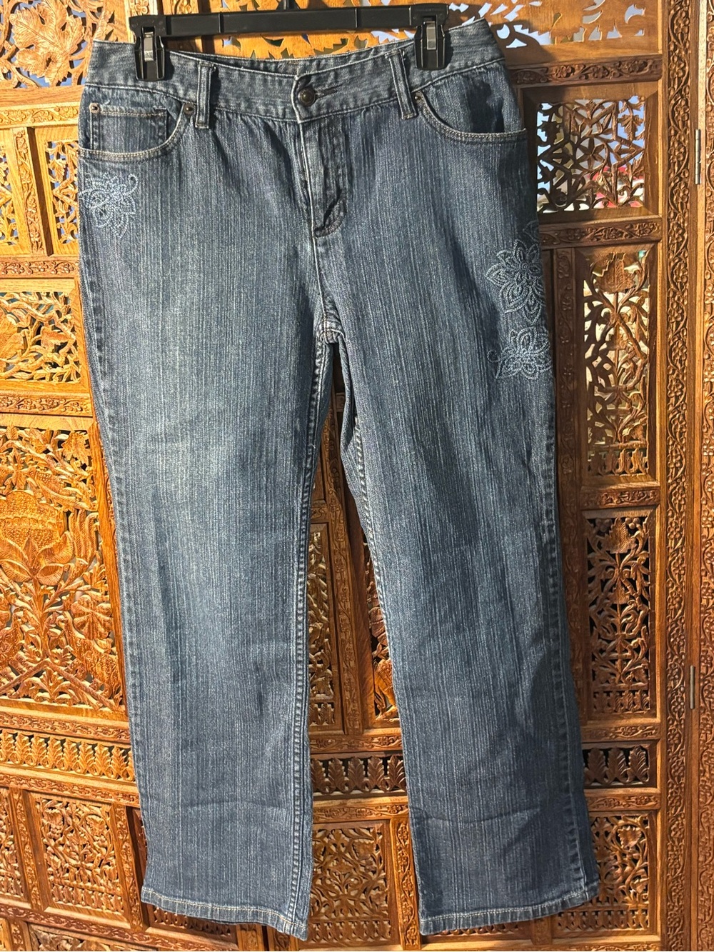 Liz Claiborne Blue Straight-Leg Jeans with Subtle Floral Embroidery